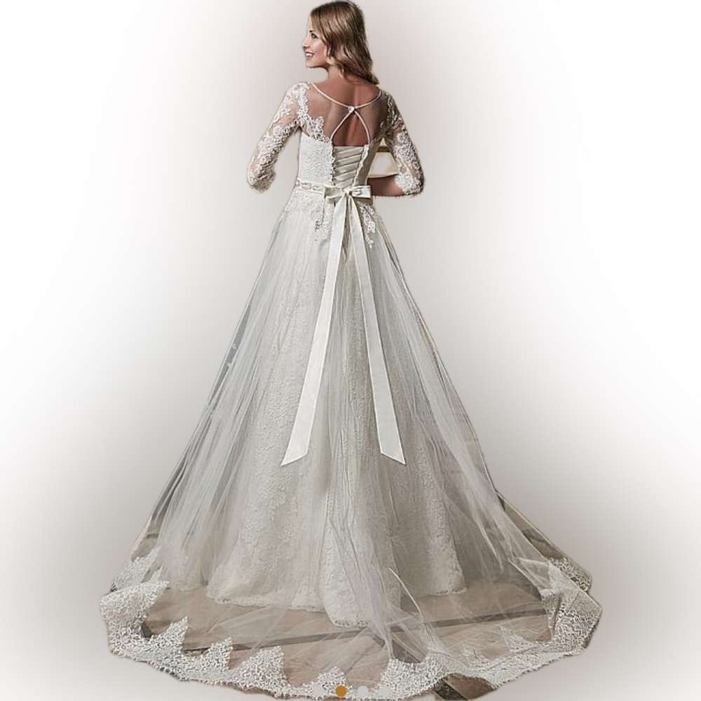 Beautiful New Wedding Dress 2 in 1. Size 12. White color.